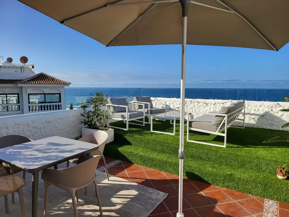 View (from property/room), Balcony/Terrace, Dining area, Sea view