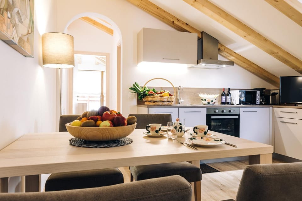 Coffee/tea facilities, Kitchen or kitchenette, Food and drinks, Dining area, Food, dishwasher, minibar, oven, pet friendly, stove, toaster