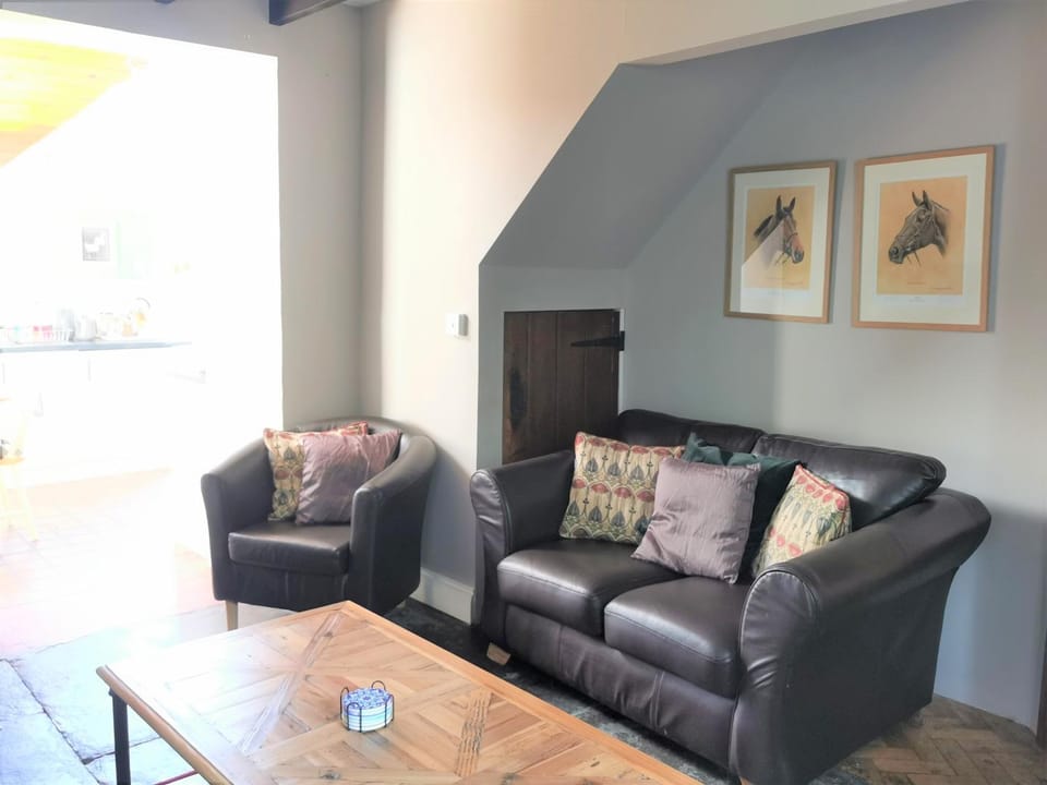 Wellstone Cottages - Jasmine with Private Hot Tub House in Clydau