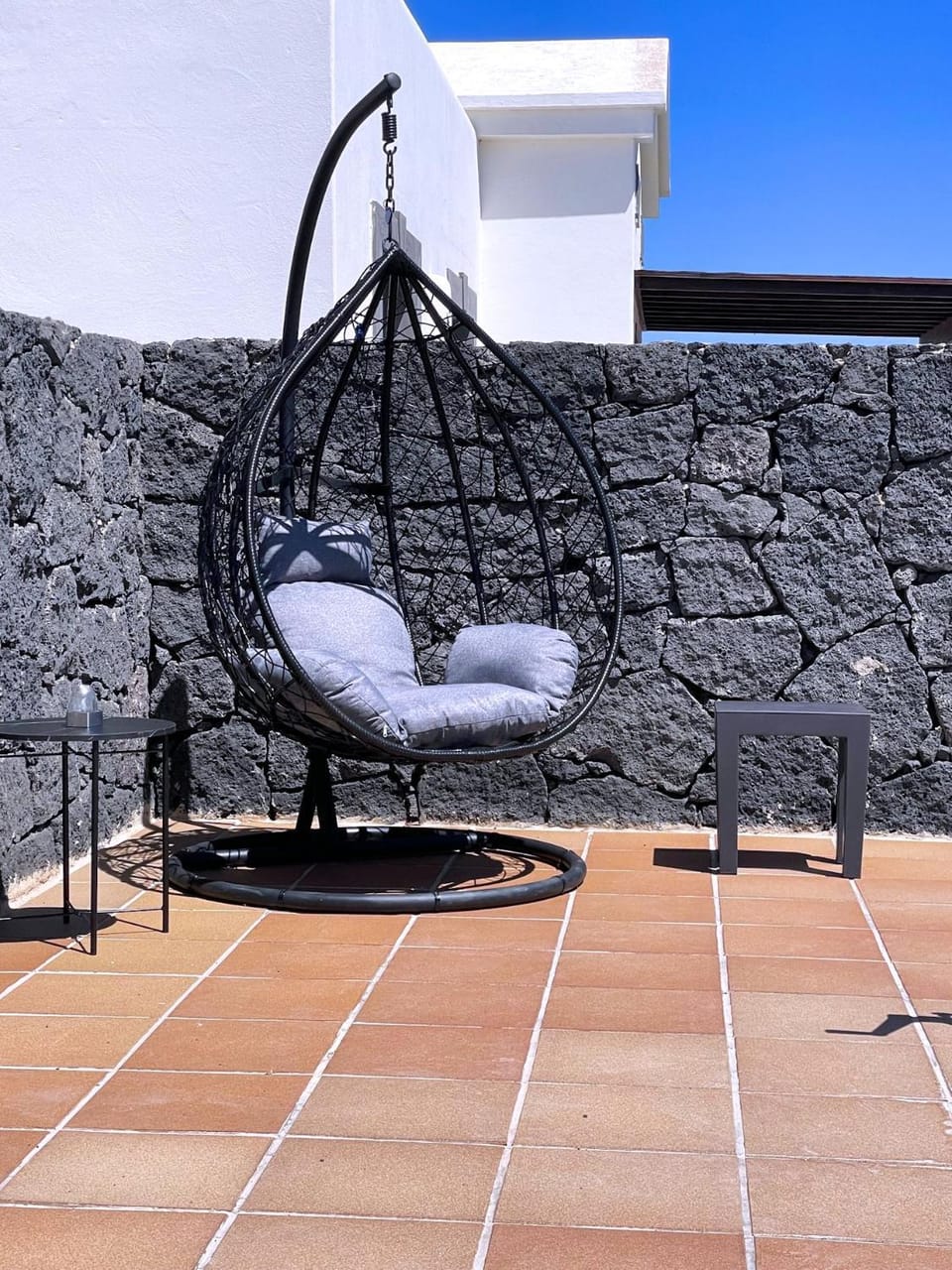 Day, Seating area