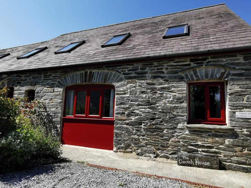 Wellstone Cottages - Coach House House in Clydau