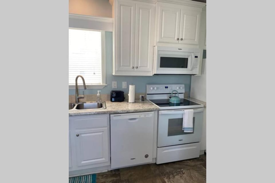 Kitchen or kitchenette, dishwasher, minibar, pet friendly, stove, toaster