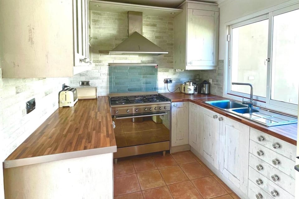 Villa - Sleeps 4 - Jacuzzi - Garden - Pet friendly Villa in Abona