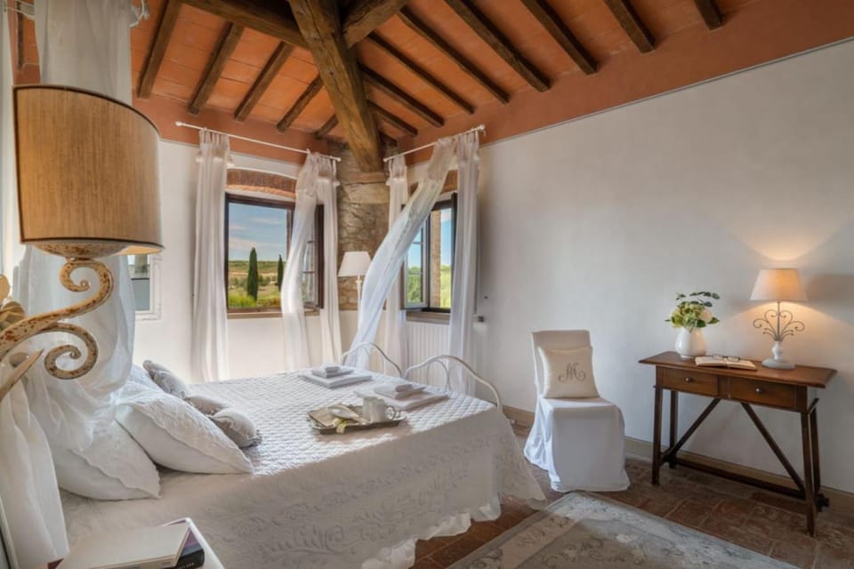 Bedroom, Garden view, towels