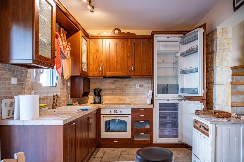 Kitchen or kitchenette, dishwasher, oven, stove