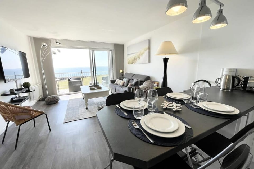 Magnifique T2 archi cosy Vue mer 180 Piscine Apartment in Guidel
