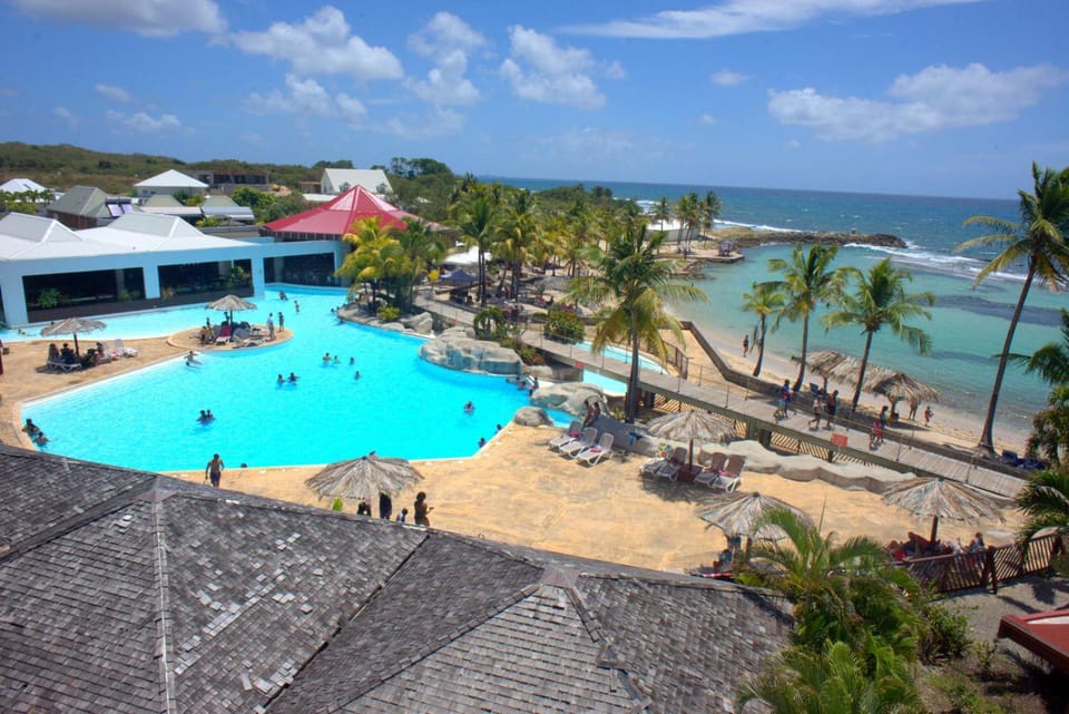 Pool view, Sea view, Swimming pool, Entertainment