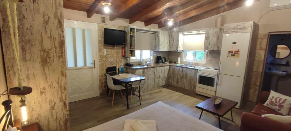 Mozart House Studio Apartment in Euboea