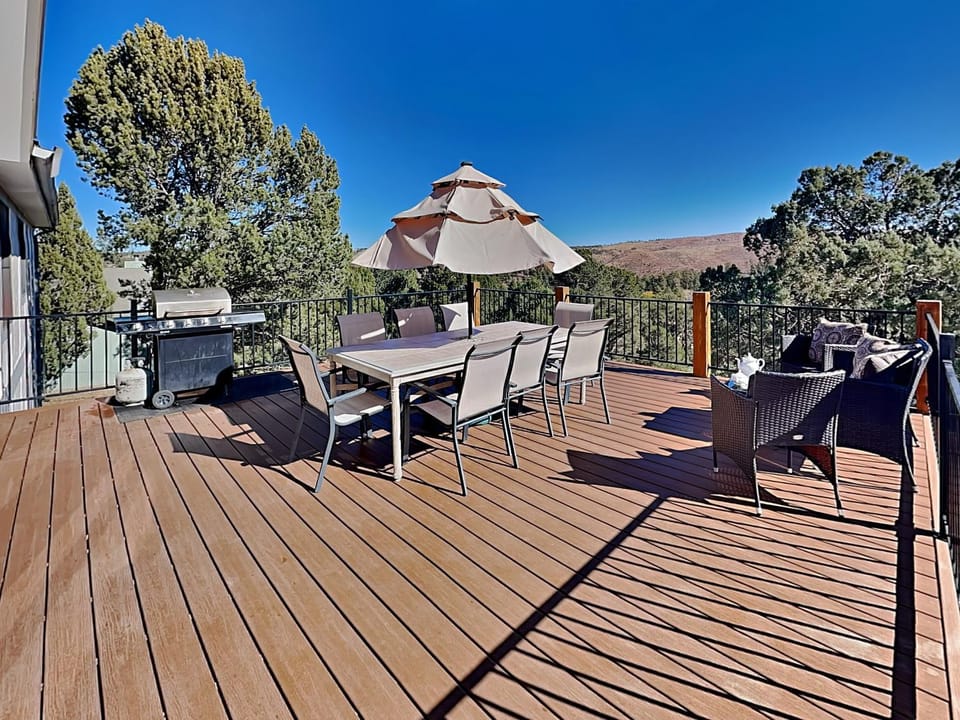 Patio, Natural landscape, BBQ facilities, Balcony/Terrace, Seating area, Mountain view