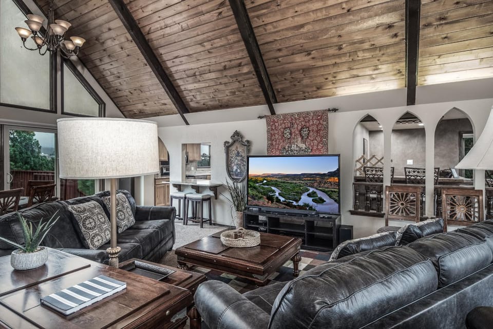 TV and multimedia, Living room, Seating area, furniture