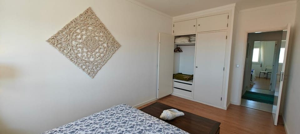 Beachy 2Bdrm in Santa Cruz w/ stunning Ocean View! Apartment in Lisbon District