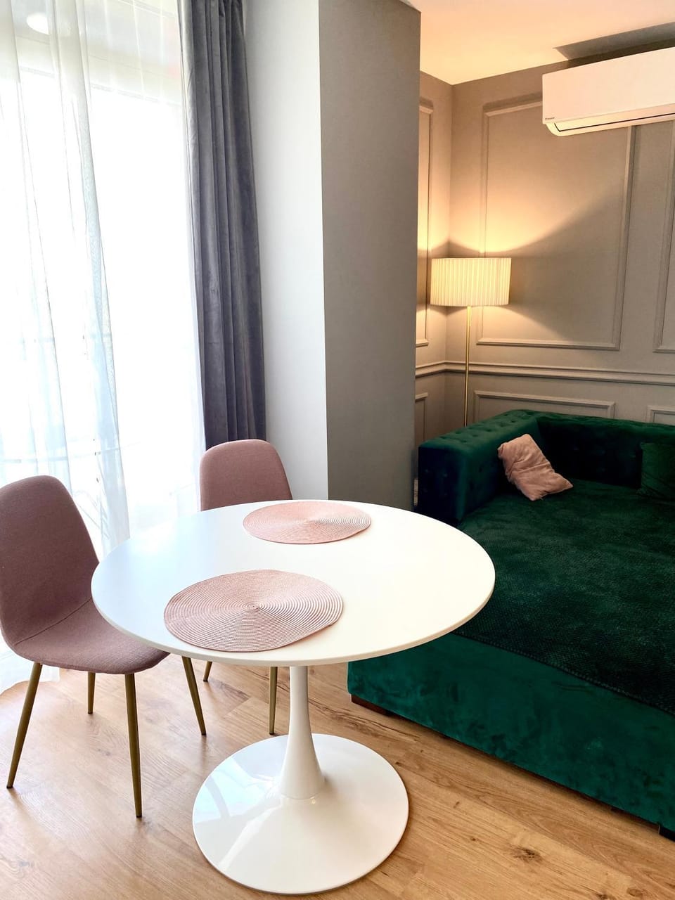 Seating area, Dining area