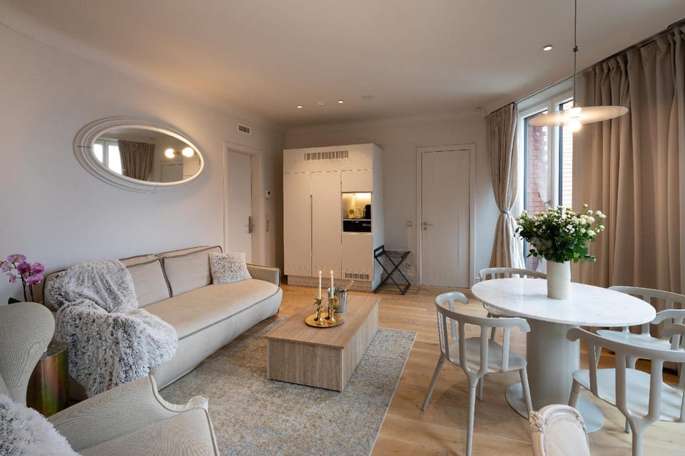 Photo of the whole room, Seating area, Dining area, wardrobe