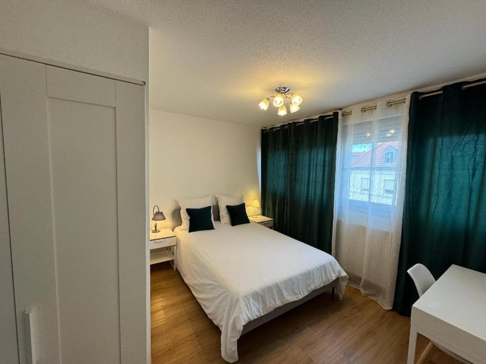 Bed, Photo of the whole room, Bedroom, wardrobe