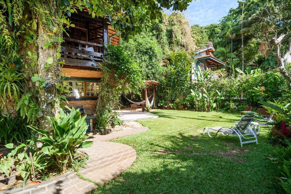 Charming House - Heated Jacuzzi at Camburi Beach House in São Sebastião