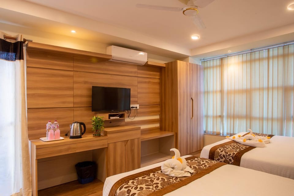 Bedroom, towels