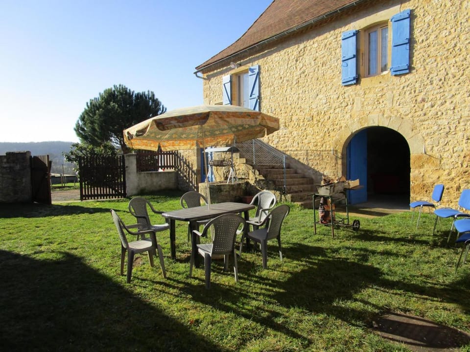 Gîte familial avec cheminée, ping-pong, près de la Grotte de Tourtoirac et du Château de Hautefort - FR-1-616-8 House in Nouvelle-Aquitaine