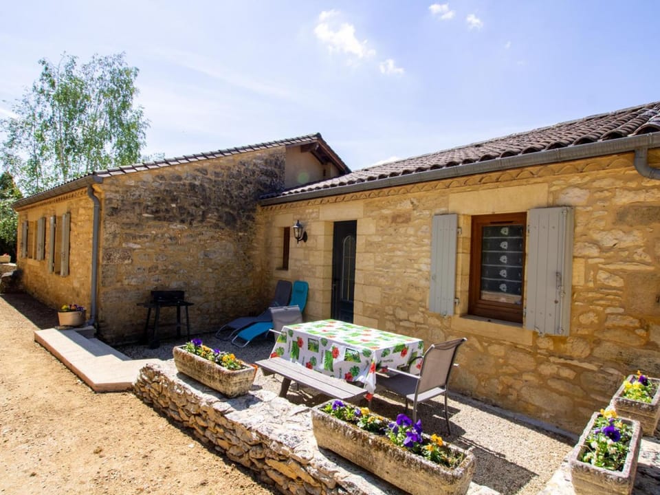 Maison de plain-pied près de Sarlat avec terrasse et barbecue - FR-1-616-28 House in Occitanie
