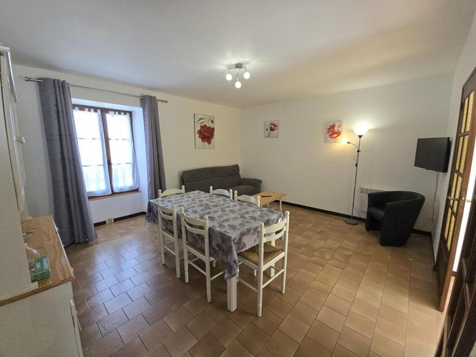 Maison mitoyenne 2 ch. proche Domme, Wifi, parking - FR-1-616-62 House in Occitanie
