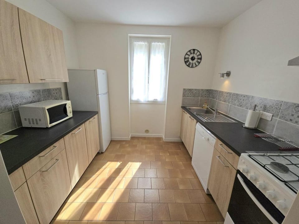 Maison mitoyenne 2 ch. proche Domme, Wifi, parking - FR-1-616-62 House in Occitanie
