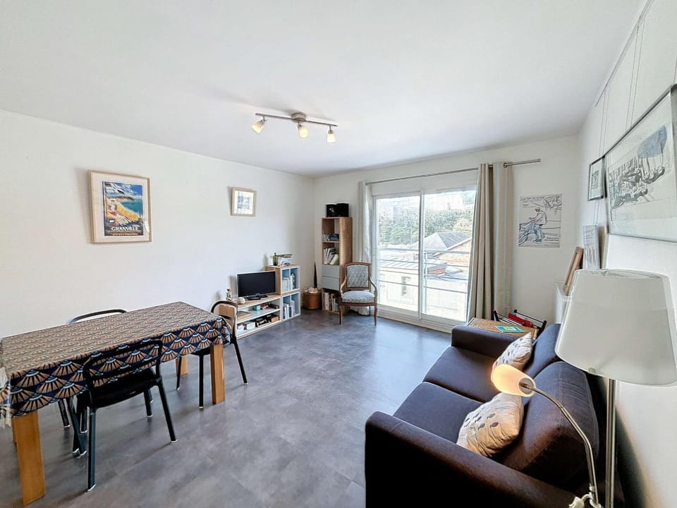 Appartement moderne centre-ville, 600m plage, résidence sécurisée, parking - FR-1-361-368 Apartment in Granville