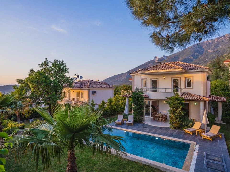 Property building, Garden, Garden view, Swimming pool, sunbed