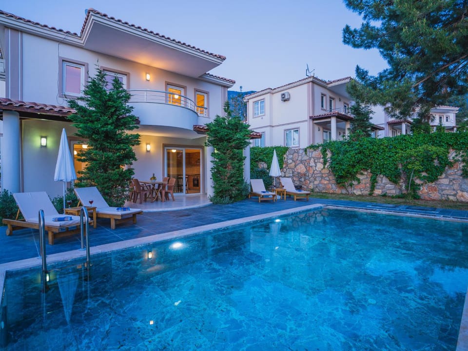 Garden view, Pool view, Swimming pool, sunbed