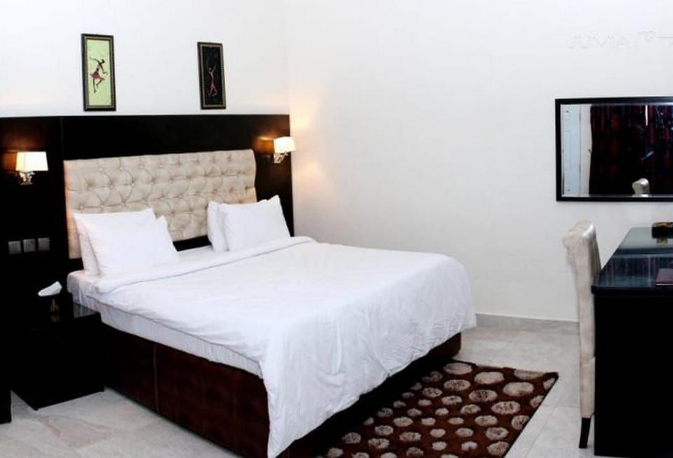 Communal lounge/ TV room, Bed, TV and multimedia, Bedroom