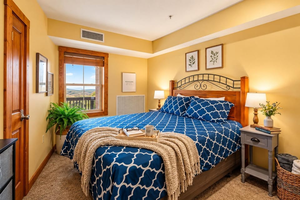 HH 207 Ski-InOut Sunrise Views Village Steps Sleeps 4 Apartment in Snowshoe