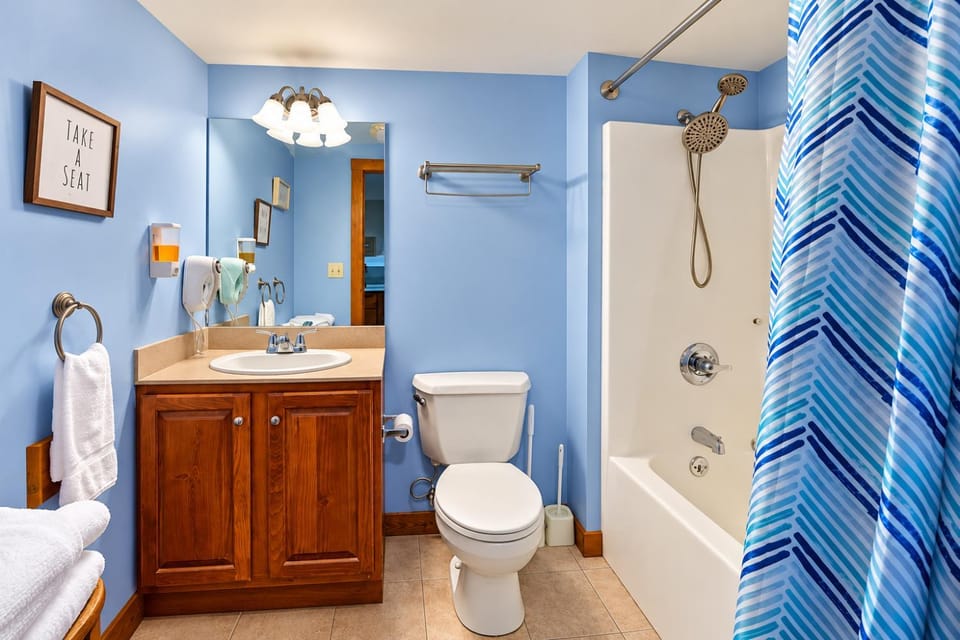 HH 207 Ski-InOut Sunrise Views Village Steps Sleeps 4 Apartment in Snowshoe