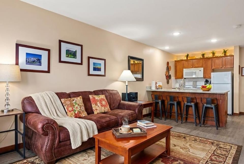 AS 326 No Resort Fee Pool-View Ski-InOut Apartment in Snowshoe