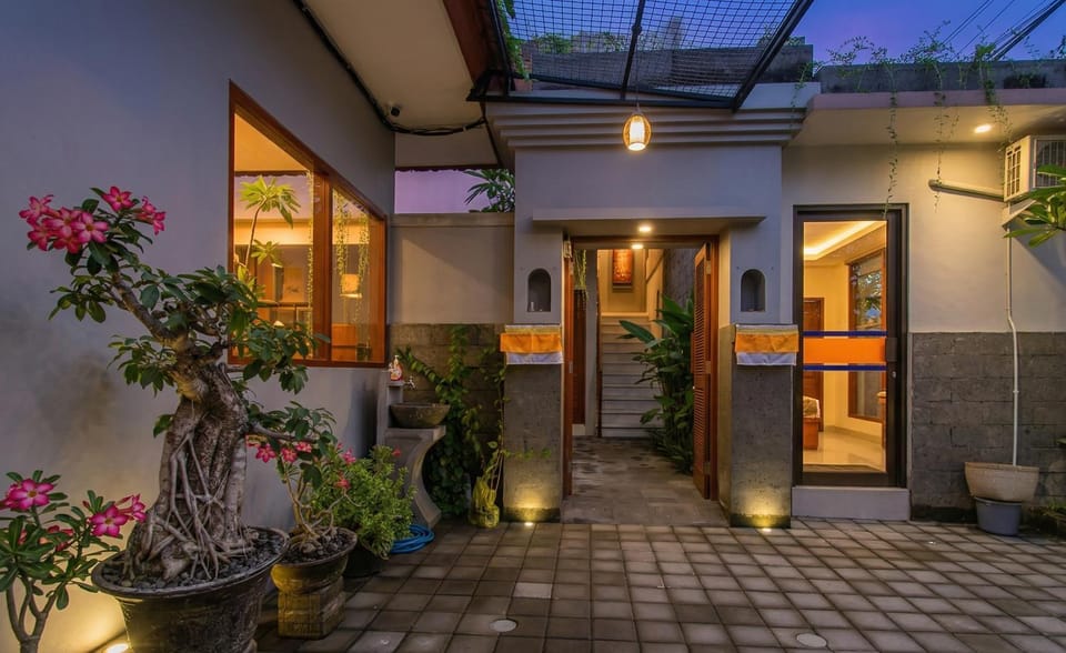 Property building, Facade/entrance