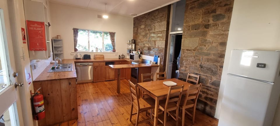 Coffee/tea facilities, Kitchen or kitchenette, Dining area, dishwasher, minibar, pet friendly, stove, toaster