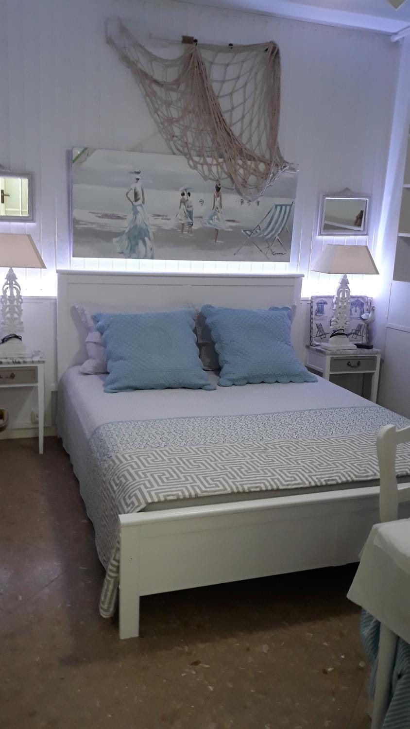 CHAMBRES D'HÔTES CHEZ CATHERINE A REUS chambre bord de mer avec salle de bains privée Bed and Breakfast in Reus