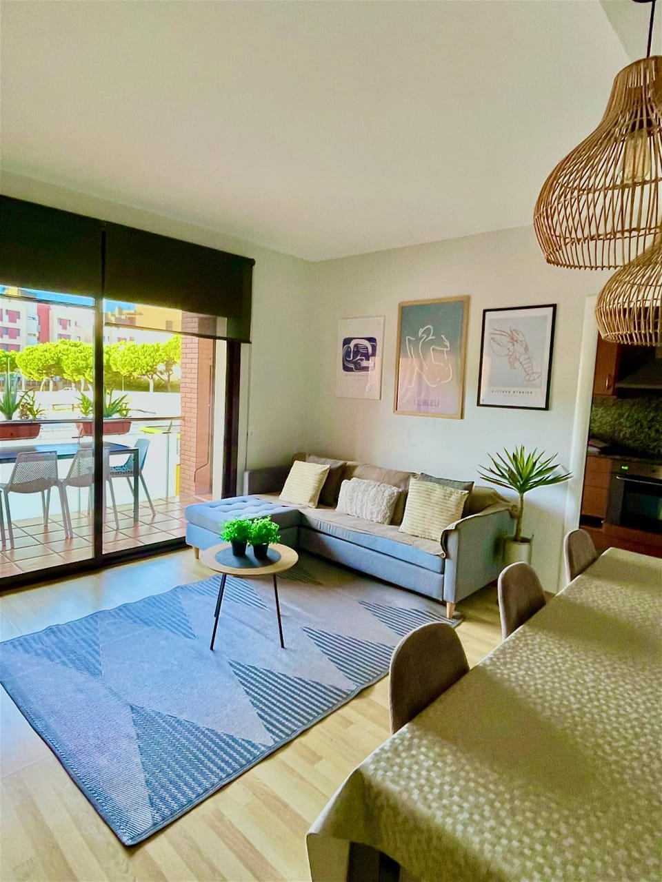 Bed, Living room, Photo of the whole room, Seating area, Bedroom