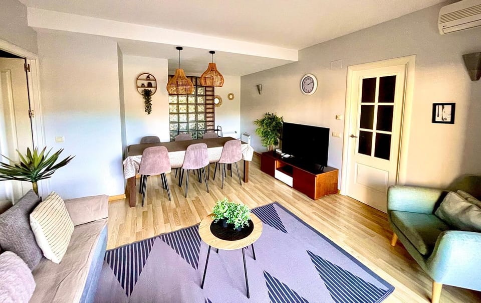 TV and multimedia, Living room, Seating area, air conditioner