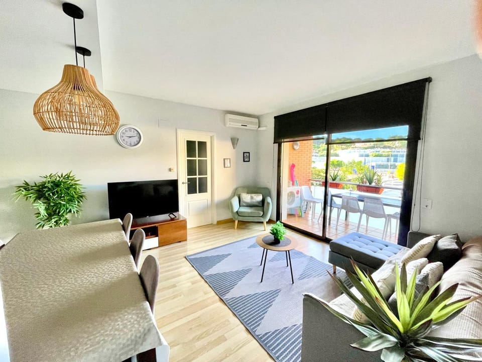 TV and multimedia, Seating area, Dining area