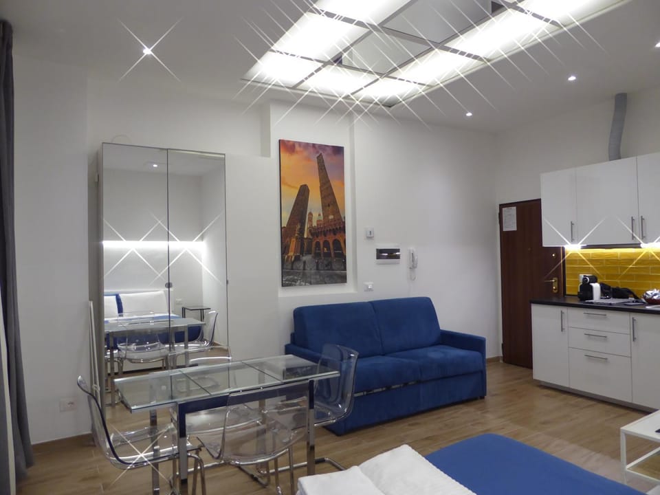 Living room, Photo of the whole room, Seating area, Dining area