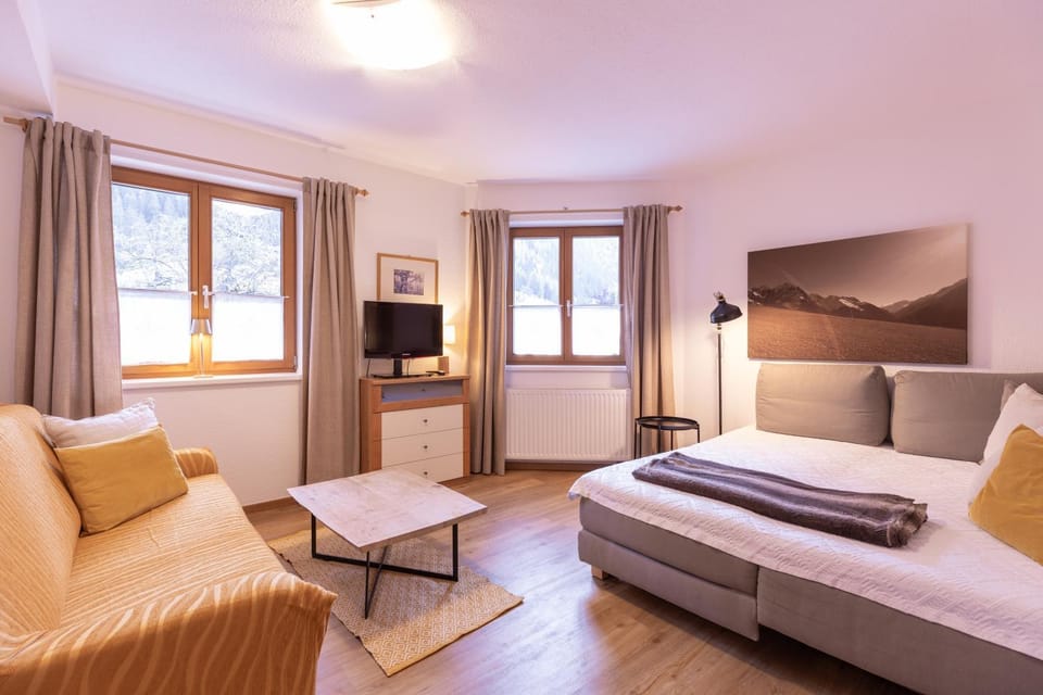 TV and multimedia, Living room, Photo of the whole room, Seating area