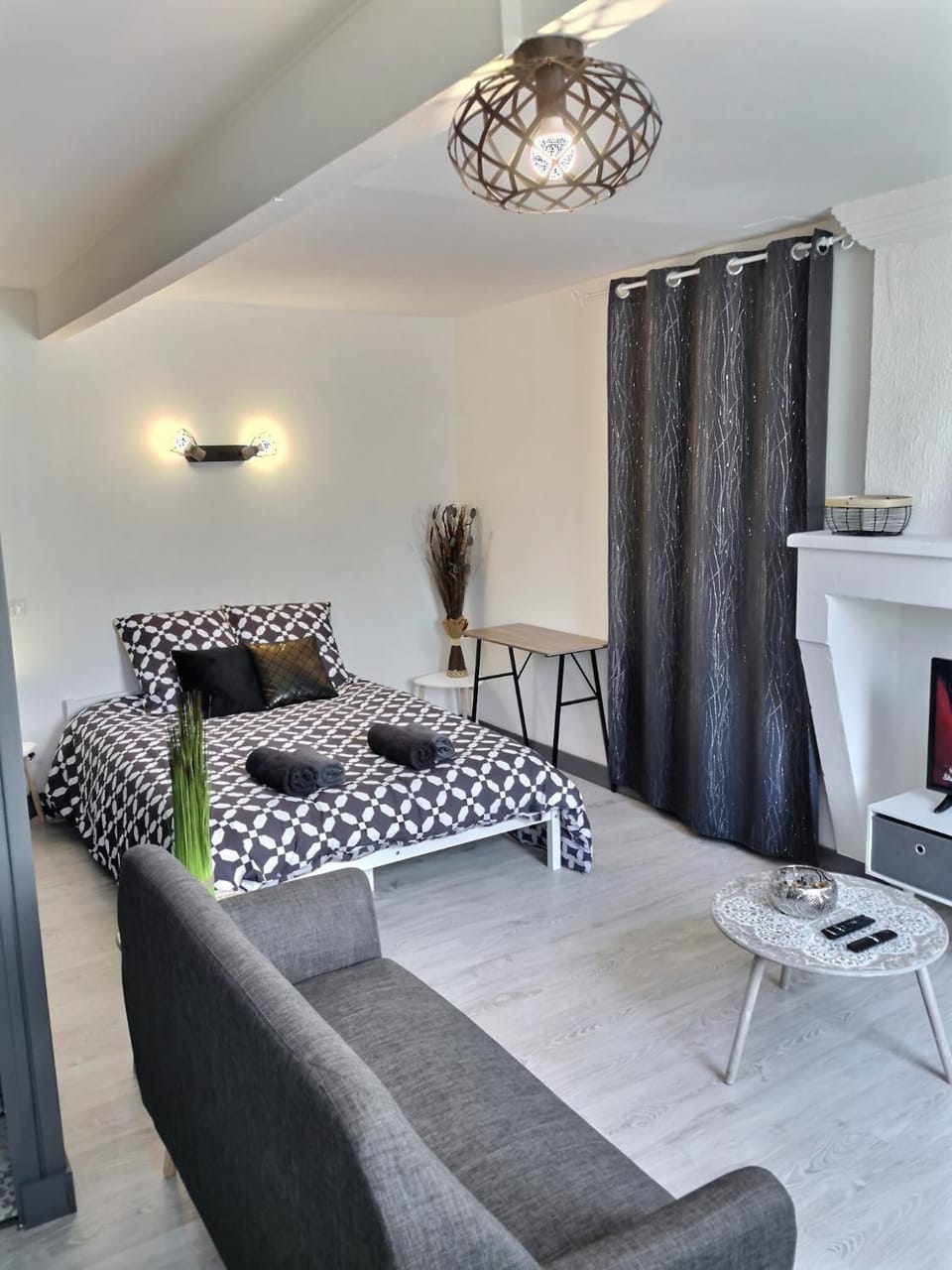 Living room, Photo of the whole room, Bedroom