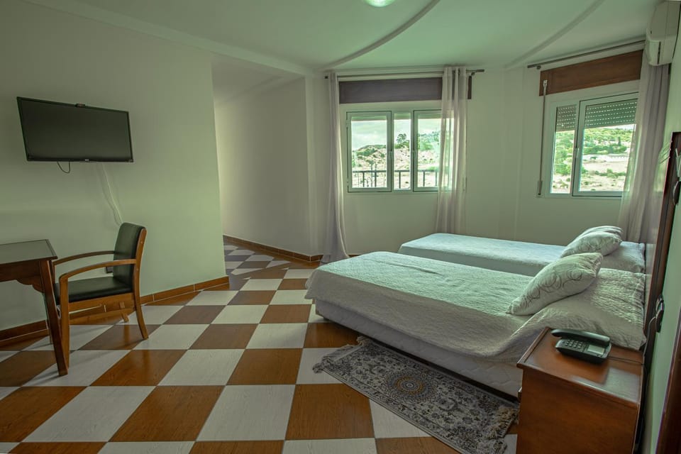 Communal lounge/ TV room, Bed, TV and multimedia