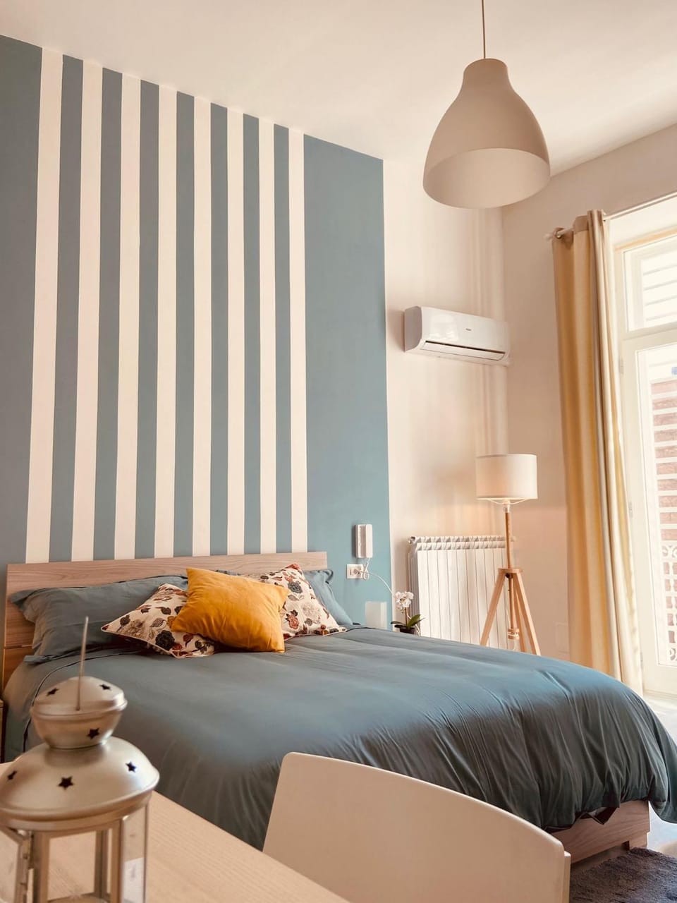 Bed, Photo of the whole room, Bedroom, air conditioner