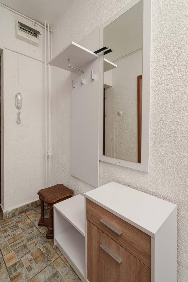 Modern Decebal Studio near Metro Apartment in Bucharest