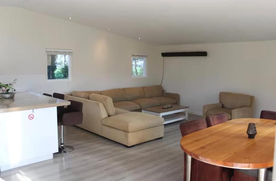 Bungalow between Amsterdam and Haarlem with sauna Villa in Haarlem