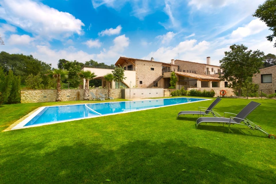 Property building, Day, Natural landscape, Garden, Garden view, Pool view, Swimming pool, Swimming pool, sunbed