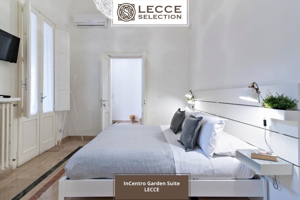Photo of the whole room, Bedroom, air conditioner
