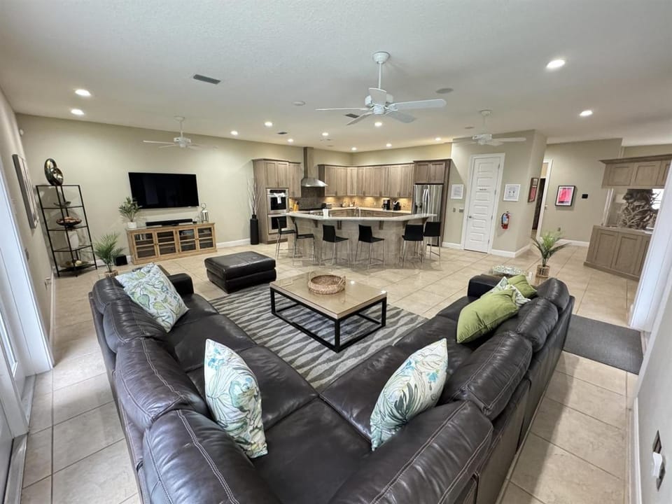Luxury Mansion Pool Hot Tub Theater Outdoor Kitchen BBQ GM RM 2 Miles Disney House in Four Corners
