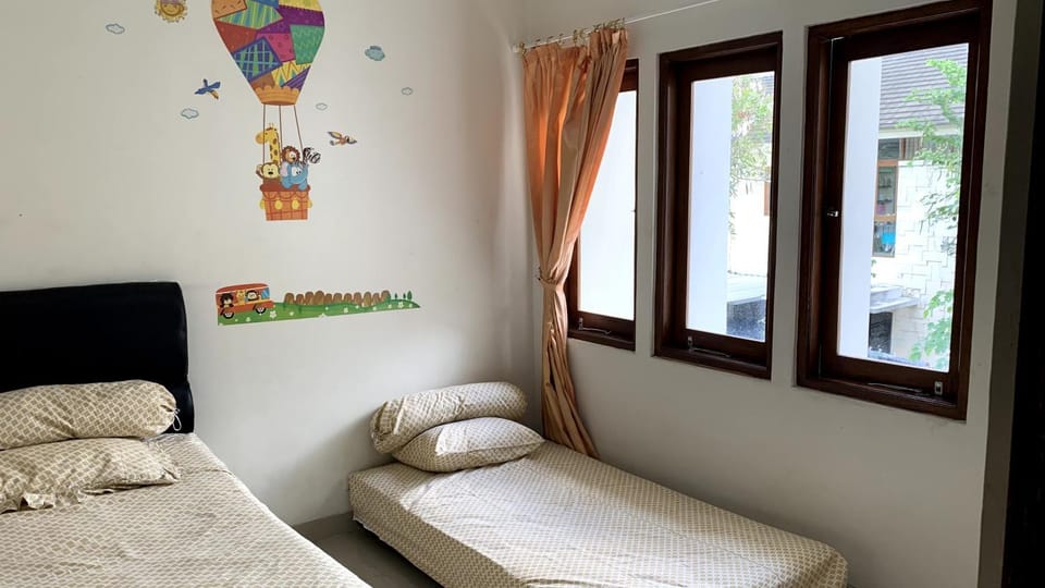 Awana Dream Whole Villa, 4bedroom 10pax , 5min to Alun Alun, Kraton, Malioboro bdc House in Yogyakarta