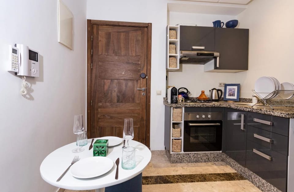 Stylish Studio(WiFi, Netflix, Pool, AC, Nespresso) Apartment in Marrakesh