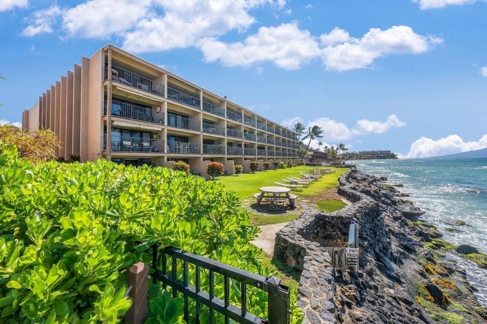 Kaleialoha 106 Ocean Front 1BD 1BA condo Apartment in Napili-Honokowai